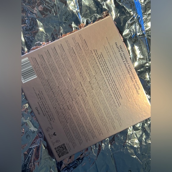 Iconic London Eyeshadow Palette - Picture 4 of 4